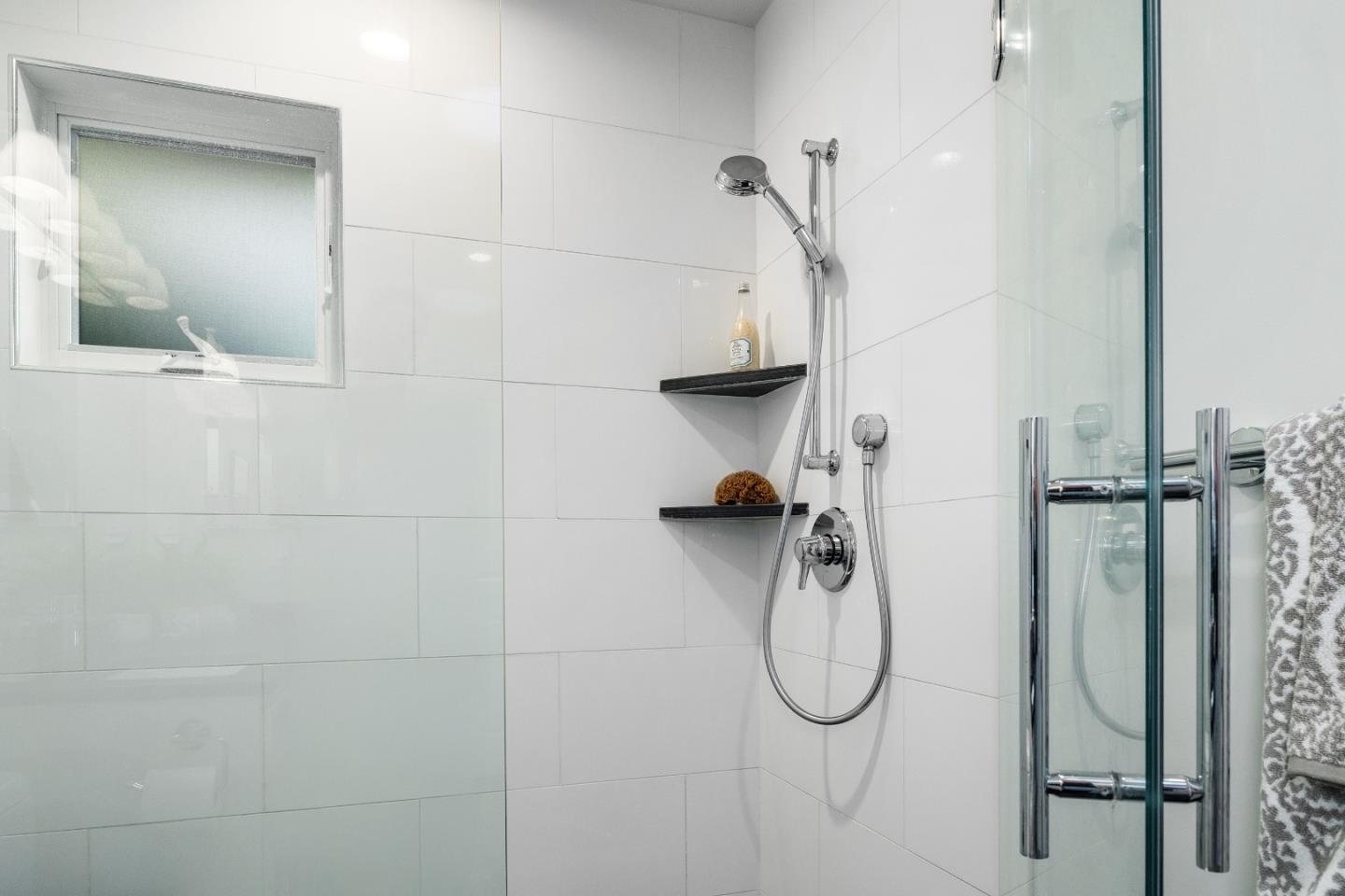 Detail Gallery Image 28 of 97 For 124 Lagunitas Ct, Aptos,  CA 95003 - 5 Beds | 4/1 Baths