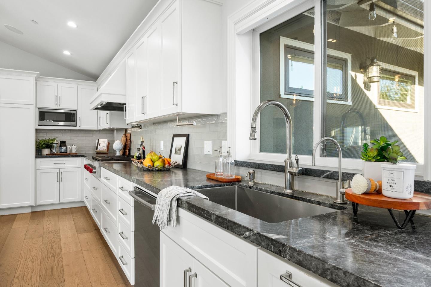 Detail Gallery Image 7 of 97 For 124 Lagunitas Ct, Aptos,  CA 95003 - 5 Beds | 4/1 Baths