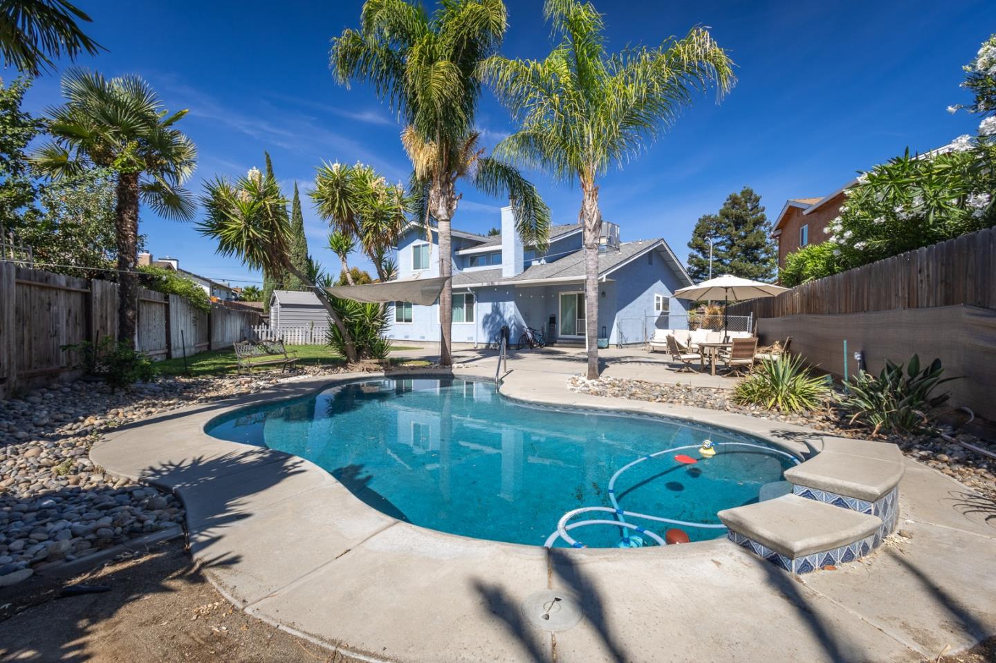 Detail Gallery Image 4 of 17 For 150 Camelback St, Lathrop,  CA 95330 - 4 Beds | 2 Baths