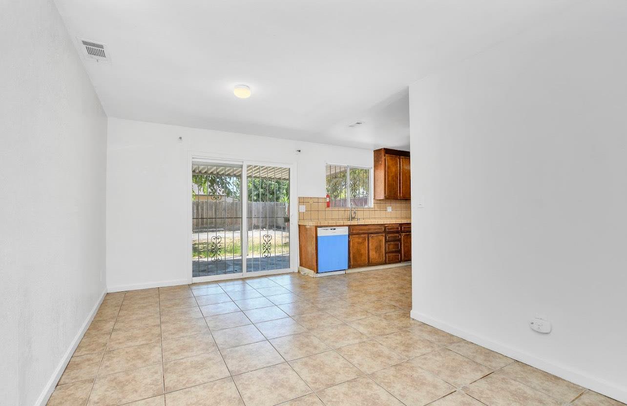 Detail Gallery Image 10 of 27 For 302 Lisa Ct, Stockton,  CA 95210 - 4 Beds | 2 Baths
