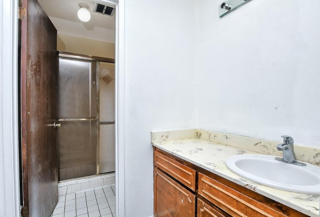 Detail Gallery Image 18 of 27 For 302 Lisa Ct, Stockton,  CA 95210 - 4 Beds | 2 Baths