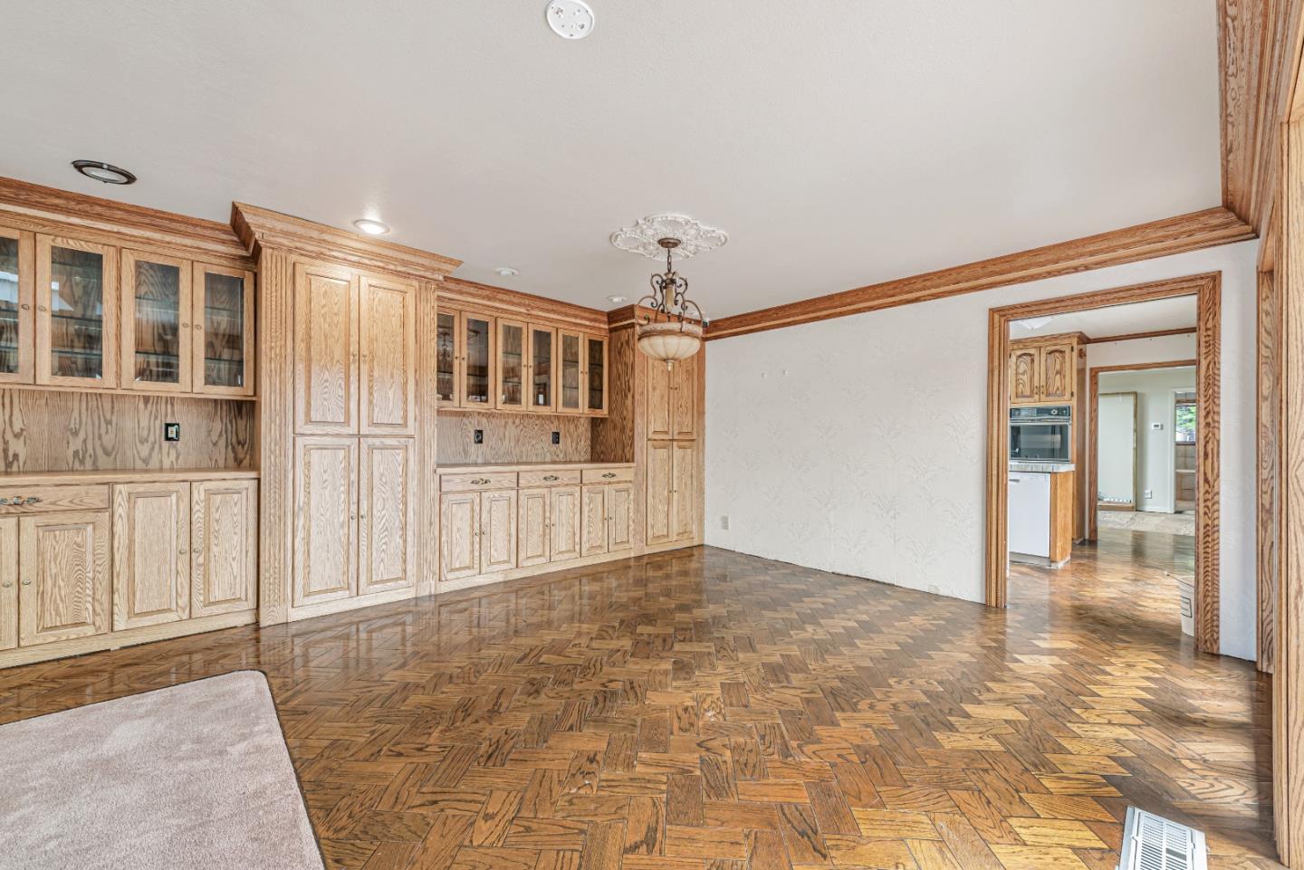 Detail Gallery Image 6 of 39 For 1525 Pomeroy Ave, Santa Clara,  CA 95051 - 4 Beds | 2 Baths