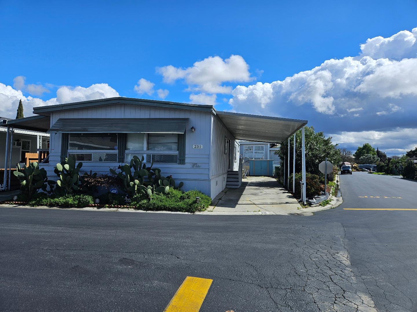 Detail Gallery Image 3 of 27 For 2151 Oakland Rd #231,  San Jose,  CA 95131 - 3 Beds | 2 Baths