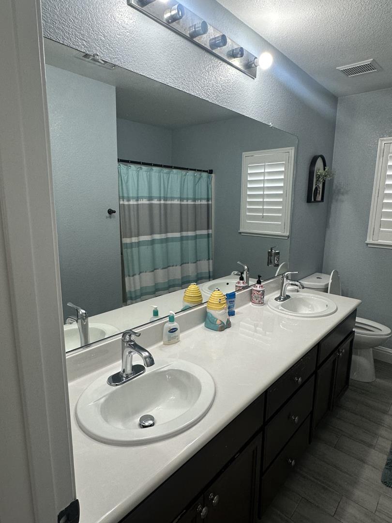 Detail Gallery Image 10 of 28 For 890 Winnipeg Ct, Tracy,  CA 95304 - 4 Beds | 3 Baths
