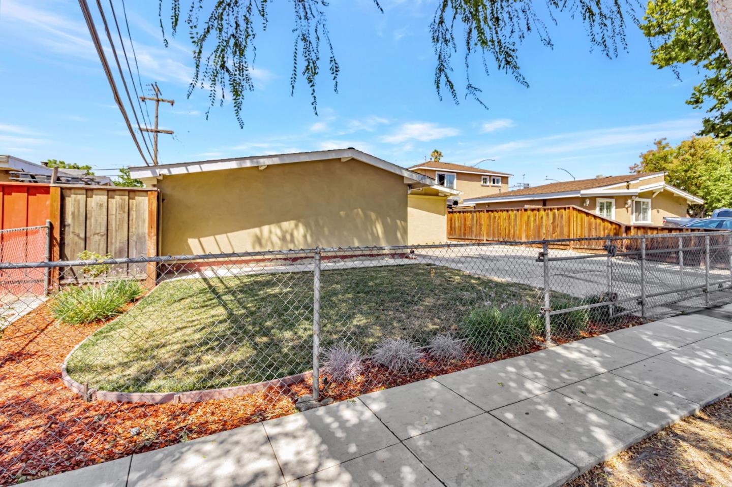 Detail Gallery Image 21 of 22 For 1693 Christopher St, San Jose,  CA 95122 - 5 Beds | 2 Baths