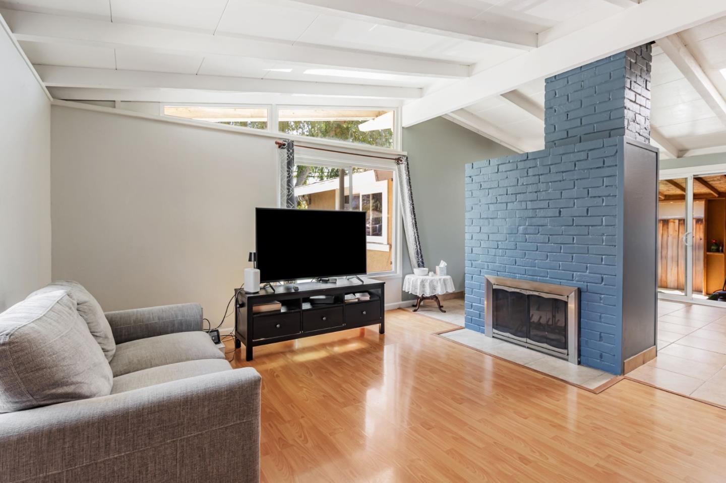 Detail Gallery Image 3 of 22 For 1693 Christopher St, San Jose,  CA 95122 - 5 Beds | 2 Baths