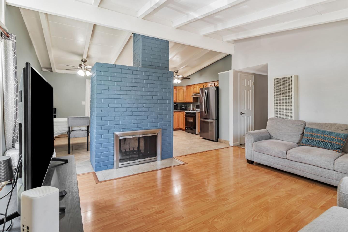 Detail Gallery Image 4 of 22 For 1693 Christopher St, San Jose,  CA 95122 - 5 Beds | 2 Baths