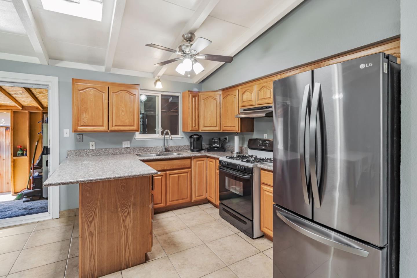 Detail Gallery Image 5 of 22 For 1693 Christopher St, San Jose,  CA 95122 - 5 Beds | 2 Baths