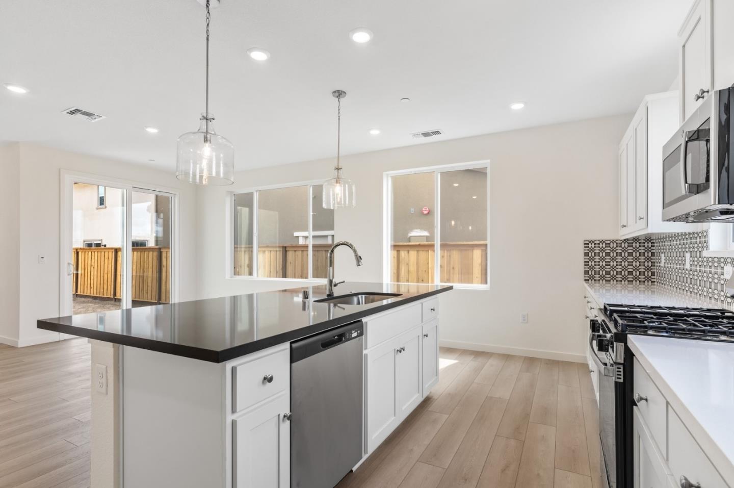 Detail Gallery Image 12 of 23 For 2508 Big Sky Dr, Fairfield,  CA 94533 - 3 Beds | 2/1 Baths