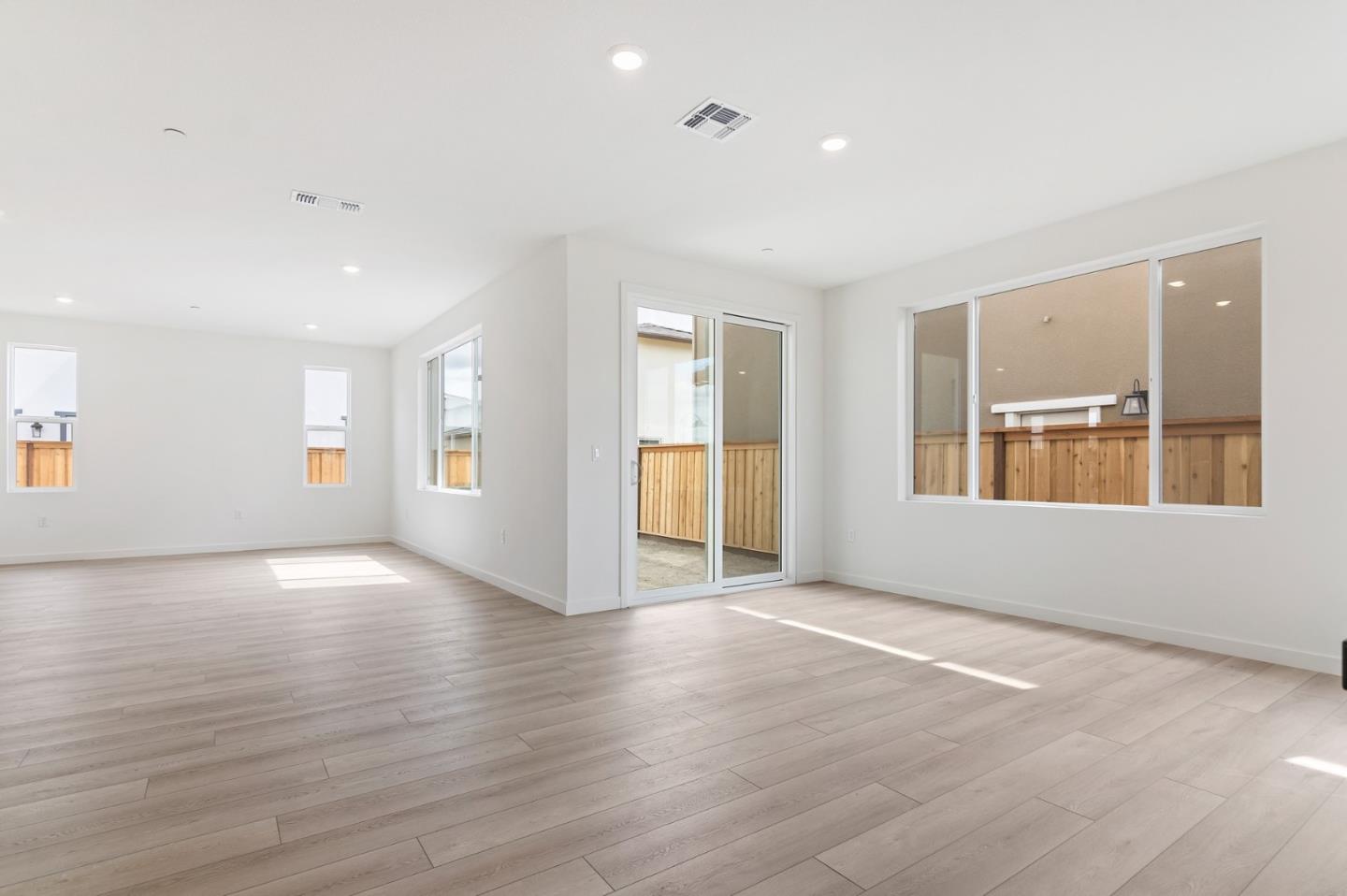 Detail Gallery Image 13 of 23 For 2508 Big Sky Dr, Fairfield,  CA 94533 - 3 Beds | 2/1 Baths