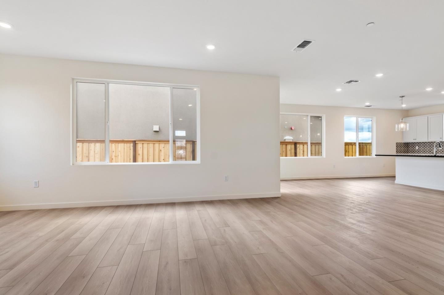 Detail Gallery Image 5 of 23 For 2508 Big Sky Dr, Fairfield,  CA 94533 - 3 Beds | 2/1 Baths