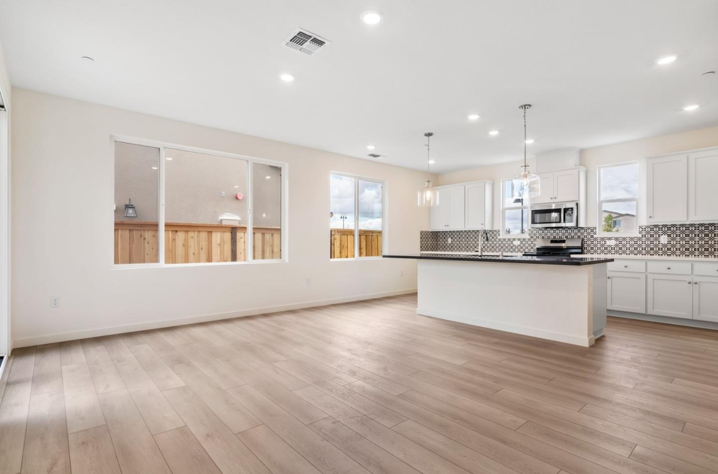 Detail Gallery Image 8 of 23 For 2508 Big Sky Dr, Fairfield,  CA 94533 - 3 Beds | 2/1 Baths
