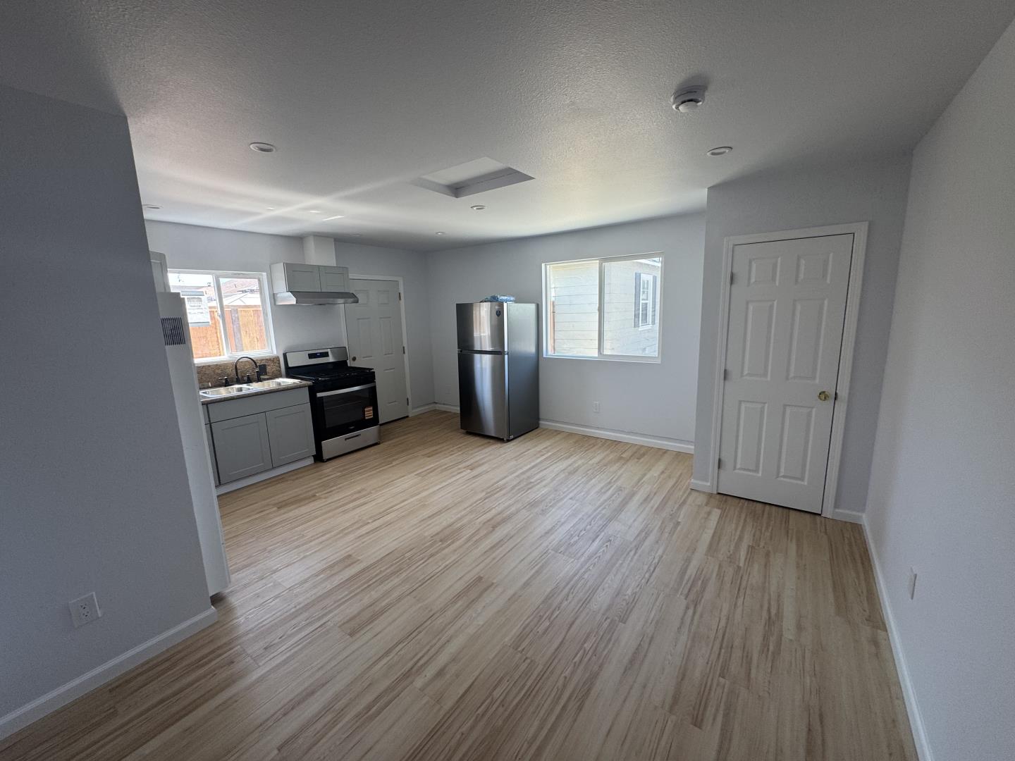 Detail Gallery Image 11 of 13 For 1324 N Main St a,  Salinas,  CA 93906 - 0 Beds | 1 Baths