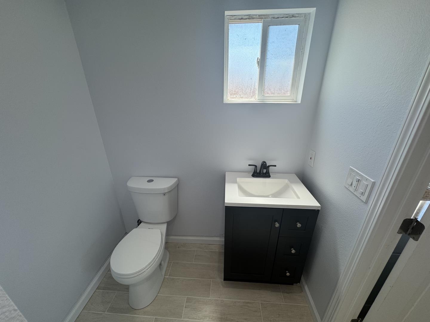Detail Gallery Image 6 of 13 For 1324 N Main St a,  Salinas,  CA 93906 - 0 Beds | 1 Baths