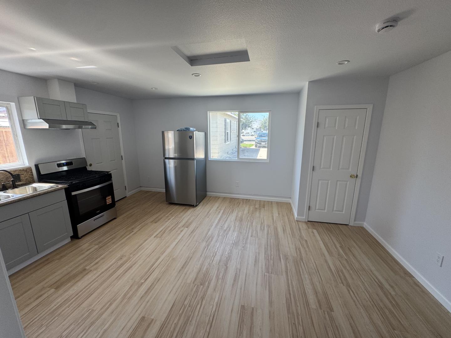 Detail Gallery Image 9 of 13 For 1324 N Main St a,  Salinas,  CA 93906 - 0 Beds | 1 Baths