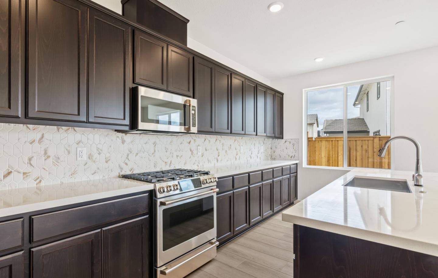 Detail Gallery Image 11 of 23 For 2517 Lake Club Dr, Fairfield,  CA 94533 - 4 Beds | 3/1 Baths