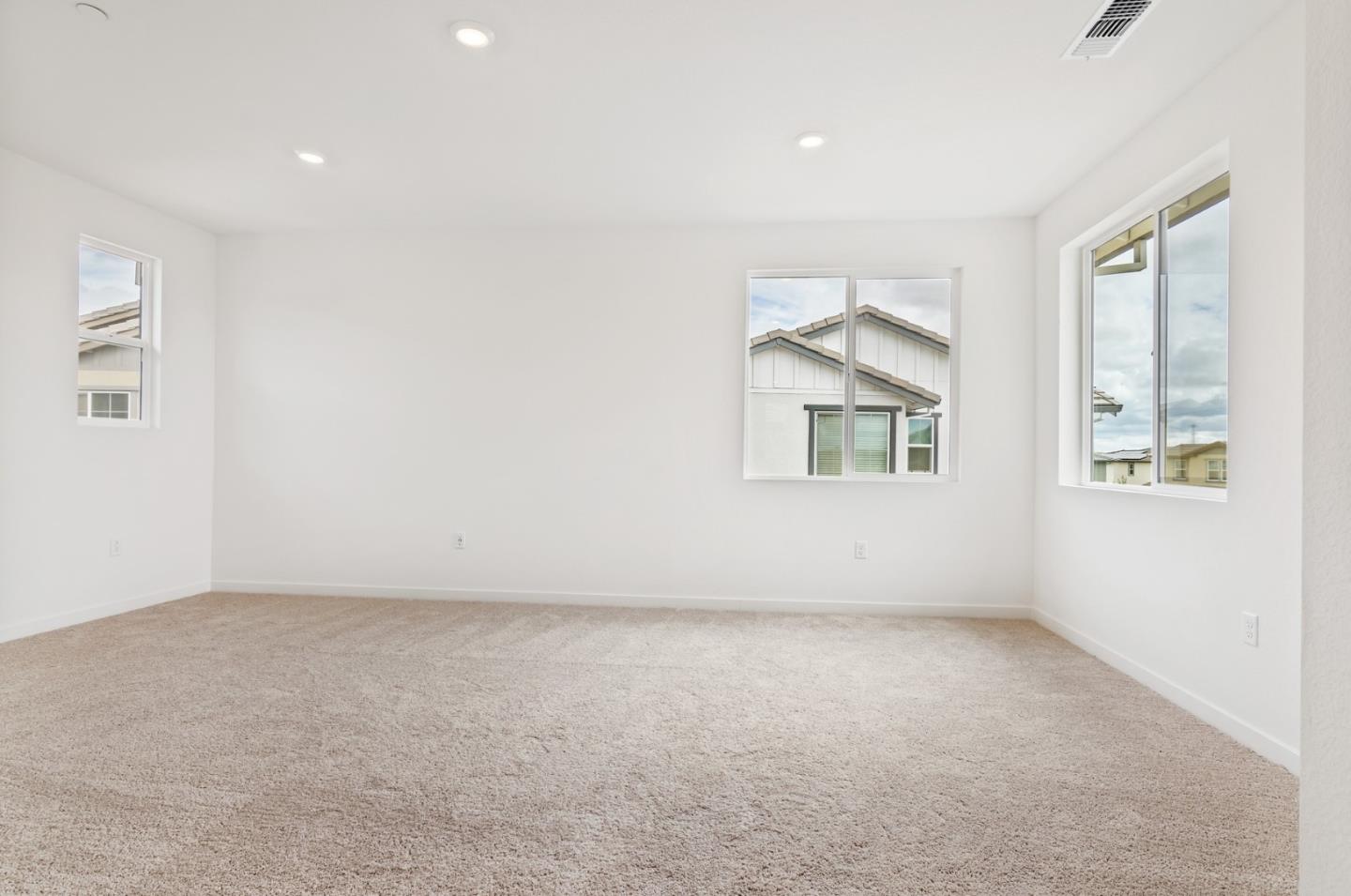 Detail Gallery Image 16 of 23 For 2517 Lake Club Dr, Fairfield,  CA 94533 - 4 Beds | 3/1 Baths