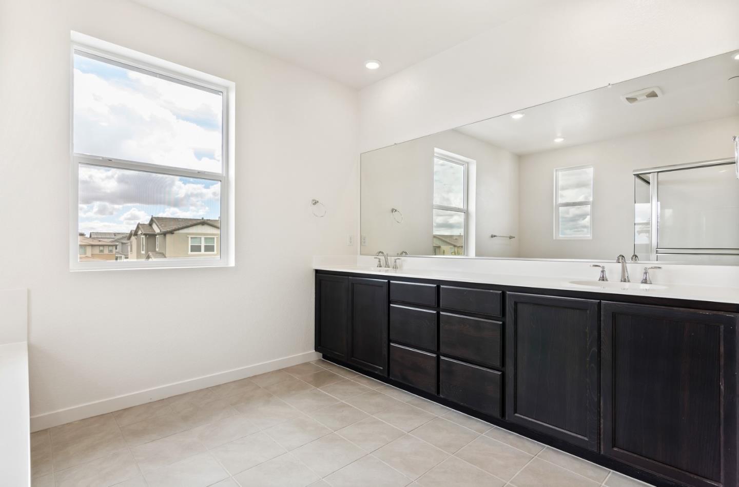 Detail Gallery Image 18 of 23 For 2517 Lake Club Dr, Fairfield,  CA 94533 - 4 Beds | 3/1 Baths