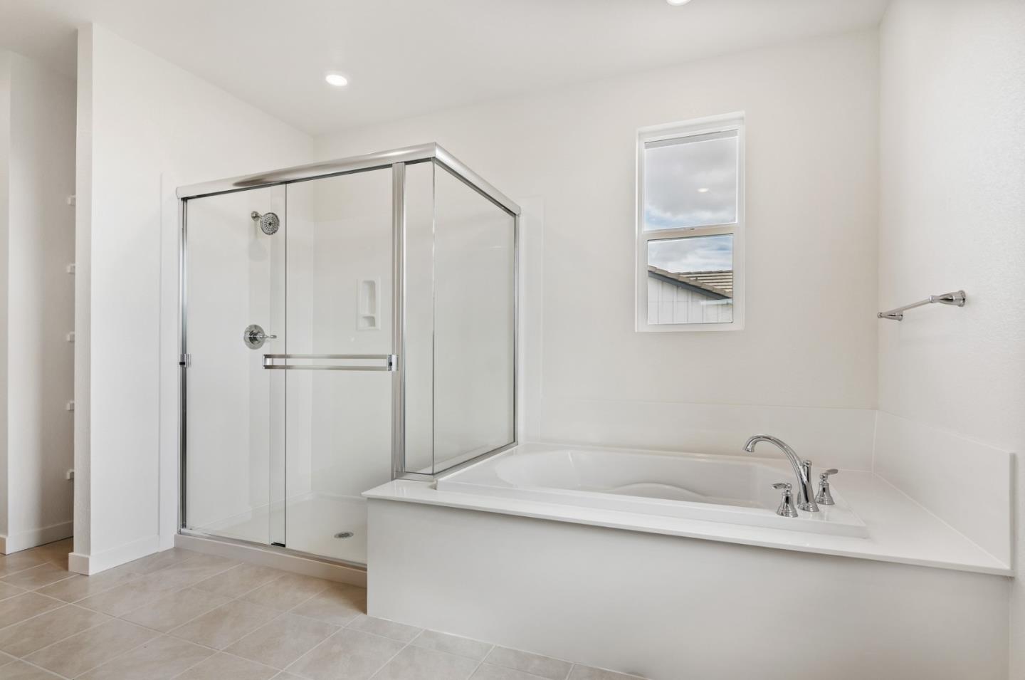 Detail Gallery Image 19 of 23 For 2517 Lake Club Dr, Fairfield,  CA 94533 - 4 Beds | 3/1 Baths