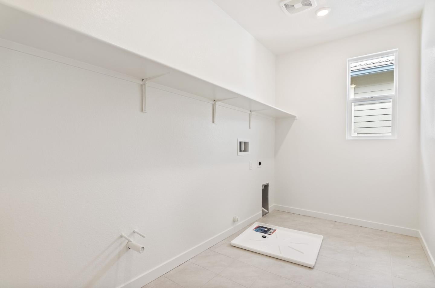 Detail Gallery Image 21 of 23 For 2517 Lake Club Dr, Fairfield,  CA 94533 - 4 Beds | 3/1 Baths