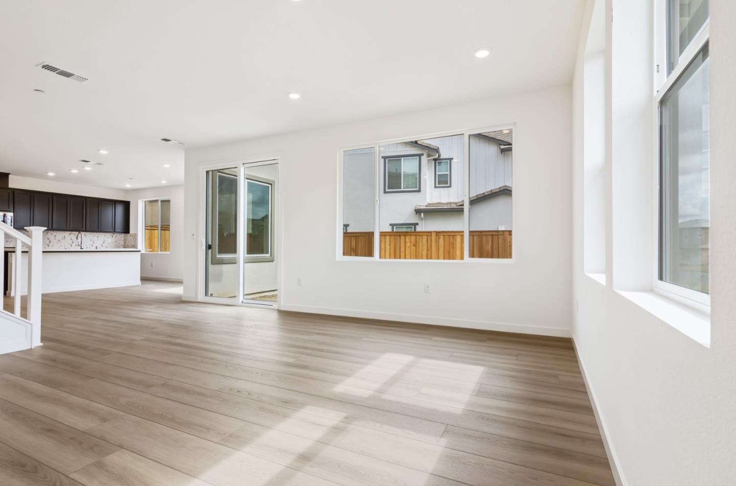 Detail Gallery Image 6 of 23 For 2517 Lake Club Dr, Fairfield,  CA 94533 - 4 Beds | 3/1 Baths