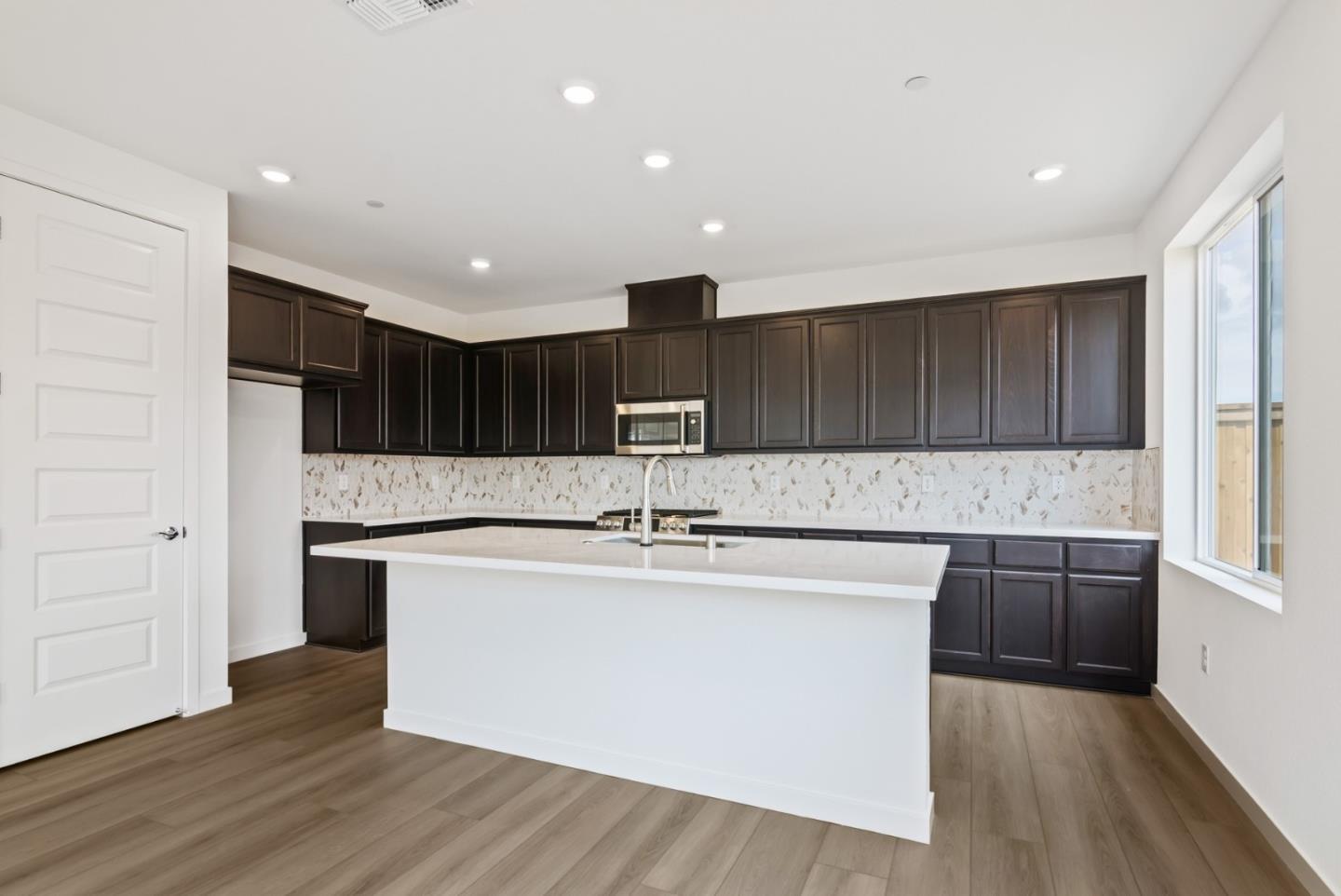 Detail Gallery Image 8 of 23 For 2517 Lake Club Dr, Fairfield,  CA 94533 - 4 Beds | 3/1 Baths