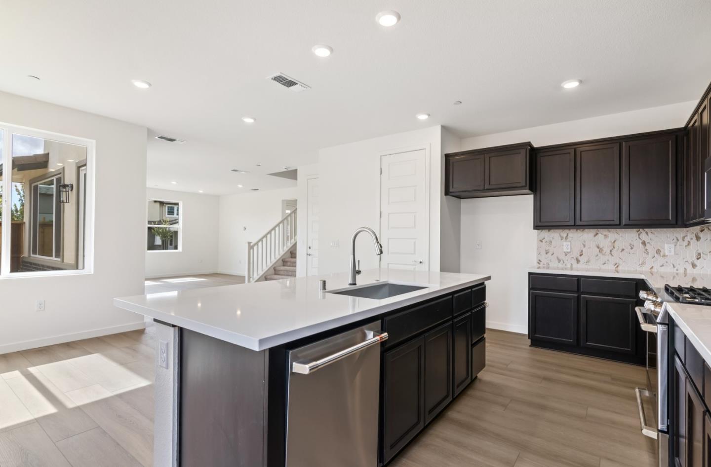 Detail Gallery Image 9 of 23 For 2517 Lake Club Dr, Fairfield,  CA 94533 - 4 Beds | 3/1 Baths
