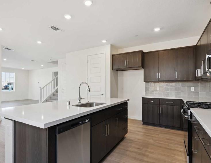 Detail Gallery Image 6 of 13 For 2520 Big Sky Dr, Fairfield,  CA 94533 - 3 Beds | 2/1 Baths