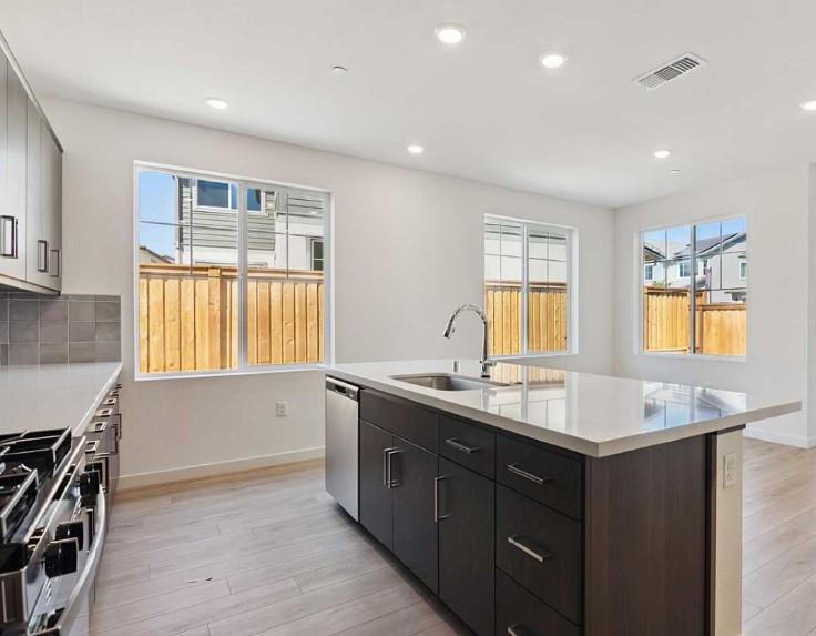 Detail Gallery Image 7 of 13 For 2520 Big Sky Dr, Fairfield,  CA 94533 - 3 Beds | 2/1 Baths