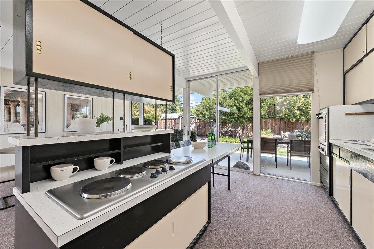 Detail Gallery Image 10 of 31 For 1140 Snowberry Ct, Sunnyvale,  CA 94087 - 4 Beds | 2 Baths