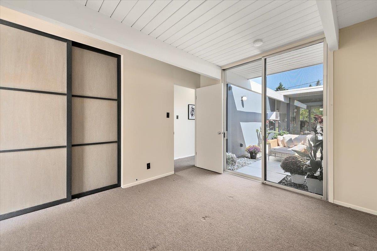 Detail Gallery Image 16 of 31 For 1140 Snowberry Ct, Sunnyvale,  CA 94087 - 4 Beds | 2 Baths