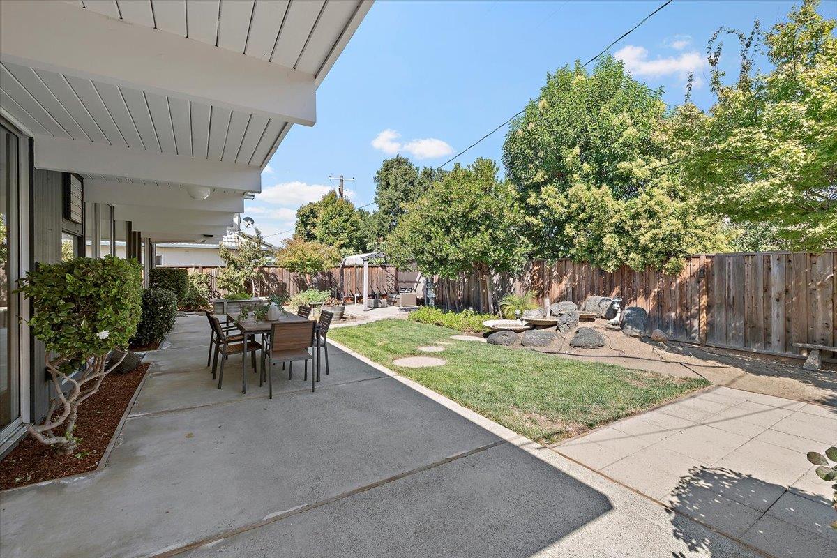 Detail Gallery Image 25 of 31 For 1140 Snowberry Ct, Sunnyvale,  CA 94087 - 4 Beds | 2 Baths