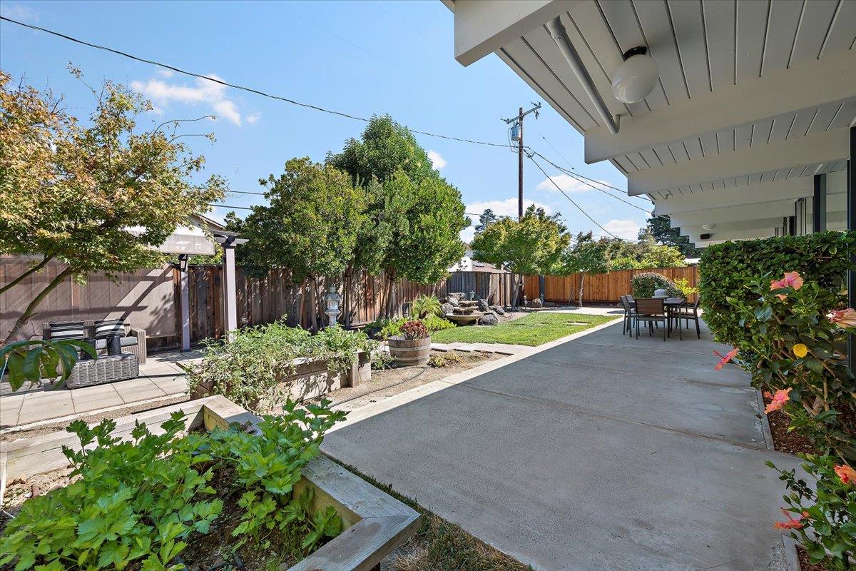 Detail Gallery Image 26 of 31 For 1140 Snowberry Ct, Sunnyvale,  CA 94087 - 4 Beds | 2 Baths