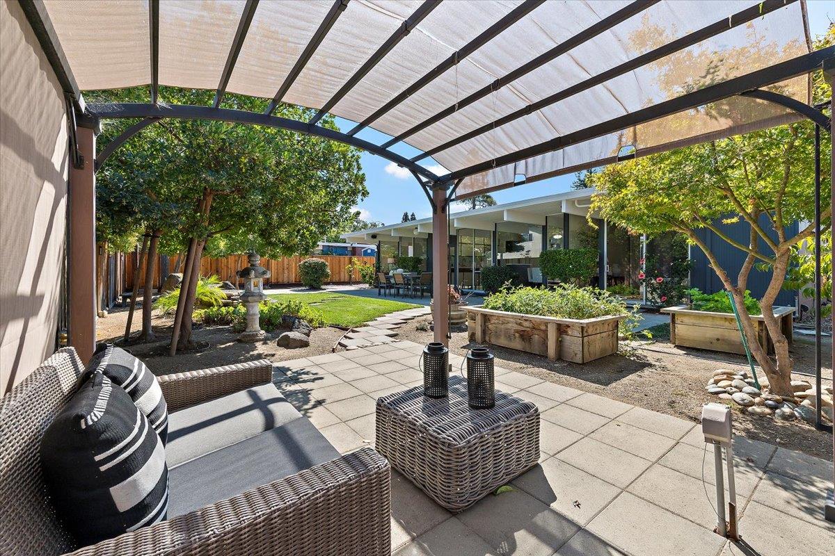 Detail Gallery Image 28 of 31 For 1140 Snowberry Ct, Sunnyvale,  CA 94087 - 4 Beds | 2 Baths