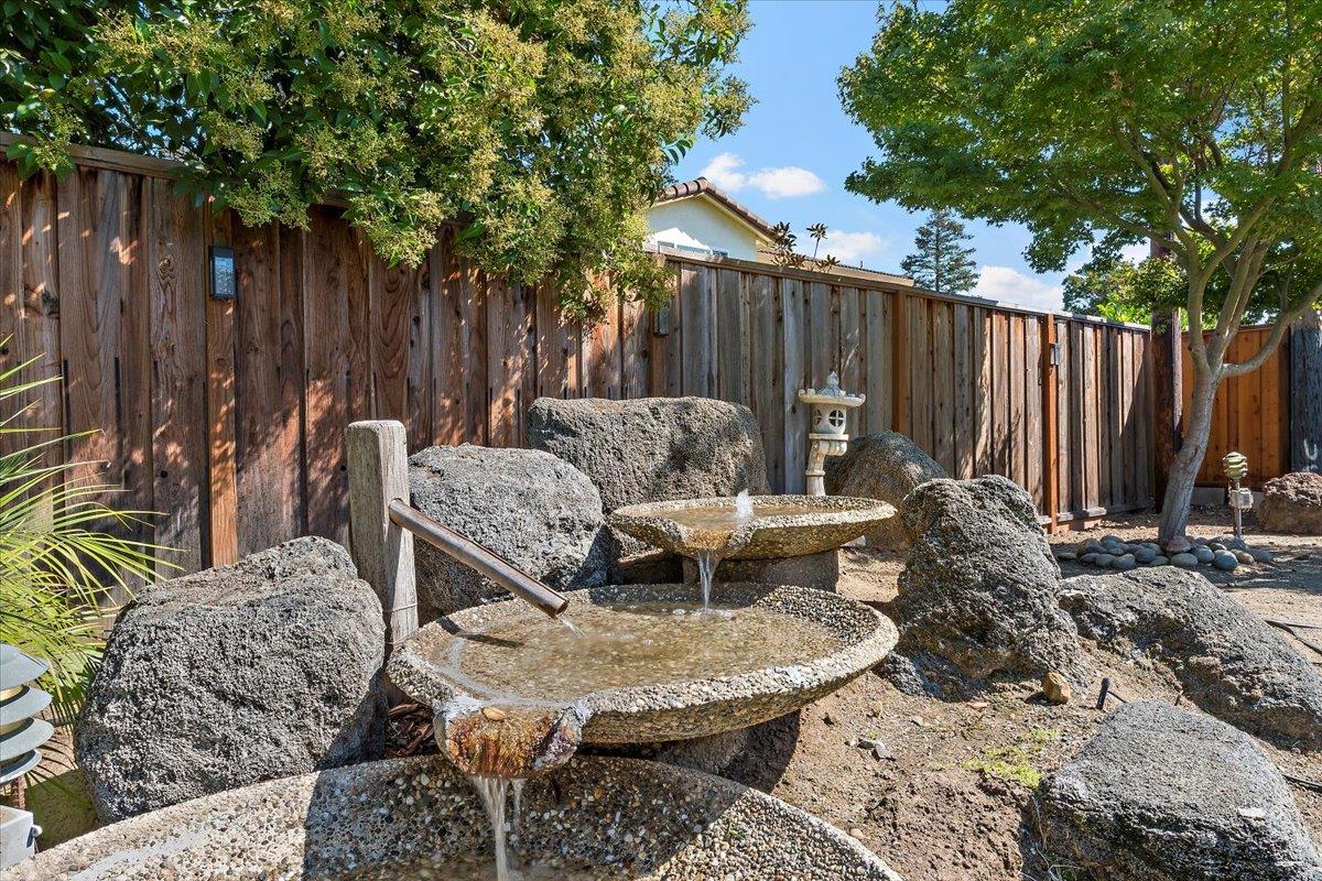 Detail Gallery Image 29 of 31 For 1140 Snowberry Ct, Sunnyvale,  CA 94087 - 4 Beds | 2 Baths