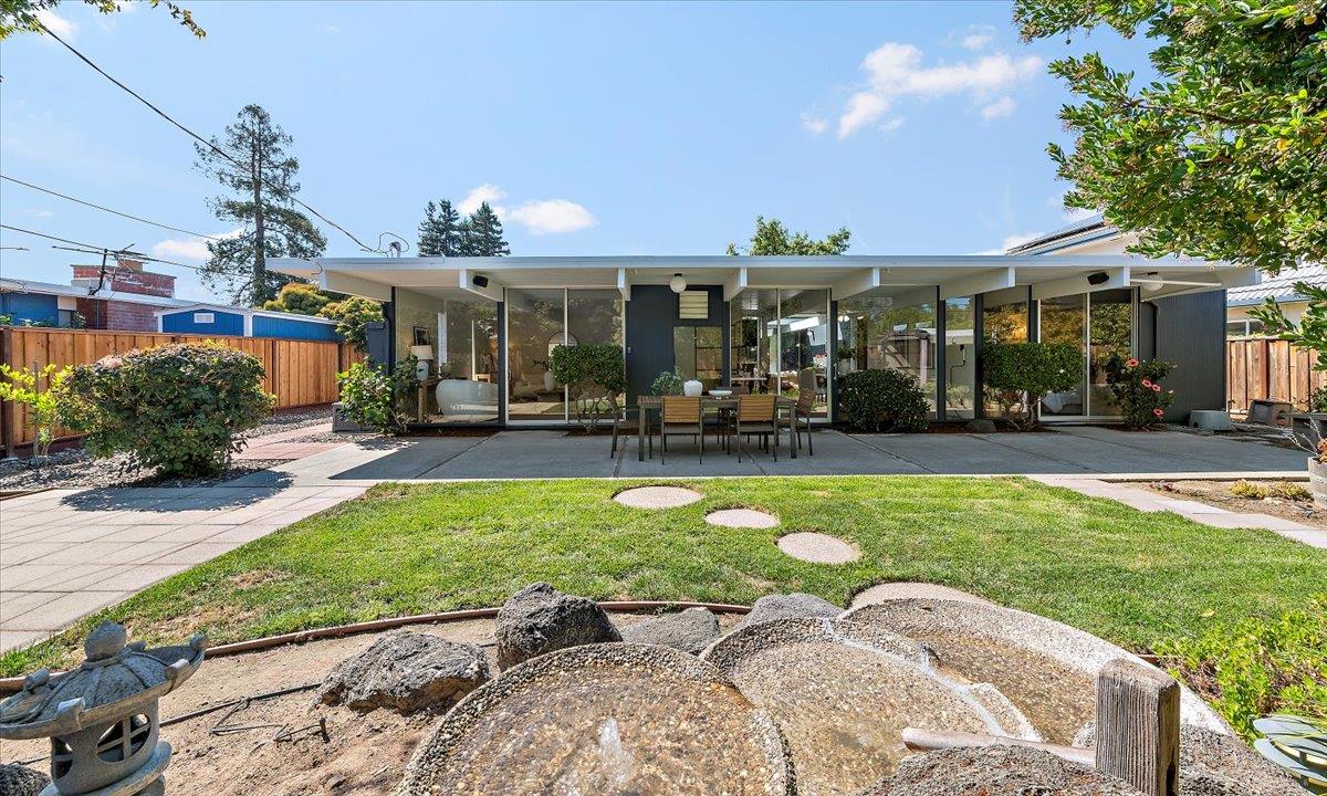 Detail Gallery Image 30 of 31 For 1140 Snowberry Ct, Sunnyvale,  CA 94087 - 4 Beds | 2 Baths