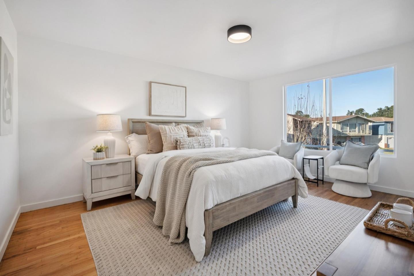 Detail Gallery Image 13 of 34 For 9 Seahaven Ct, Pacifica,  CA 94044 - 5 Beds | 3 Baths