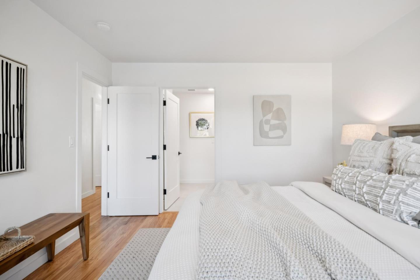 Detail Gallery Image 14 of 34 For 9 Seahaven Ct, Pacifica,  CA 94044 - 5 Beds | 3 Baths