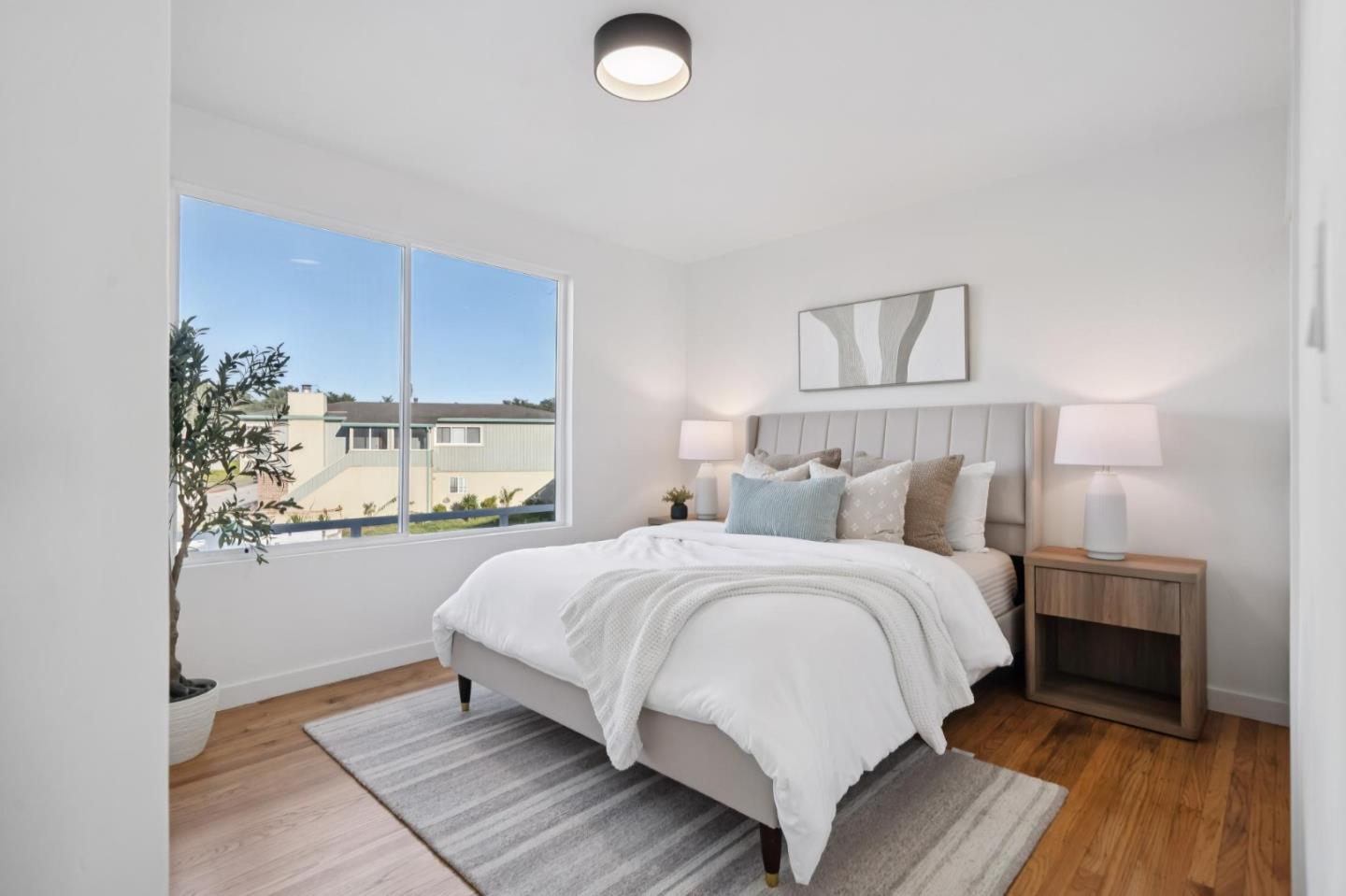 Detail Gallery Image 18 of 34 For 9 Seahaven Ct, Pacifica,  CA 94044 - 5 Beds | 3 Baths