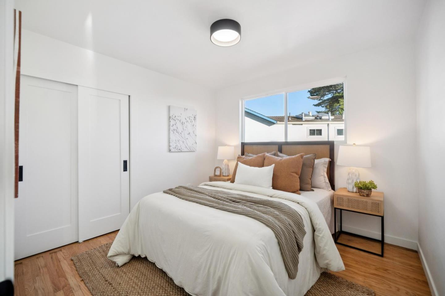 Detail Gallery Image 19 of 34 For 9 Seahaven Ct, Pacifica,  CA 94044 - 5 Beds | 3 Baths