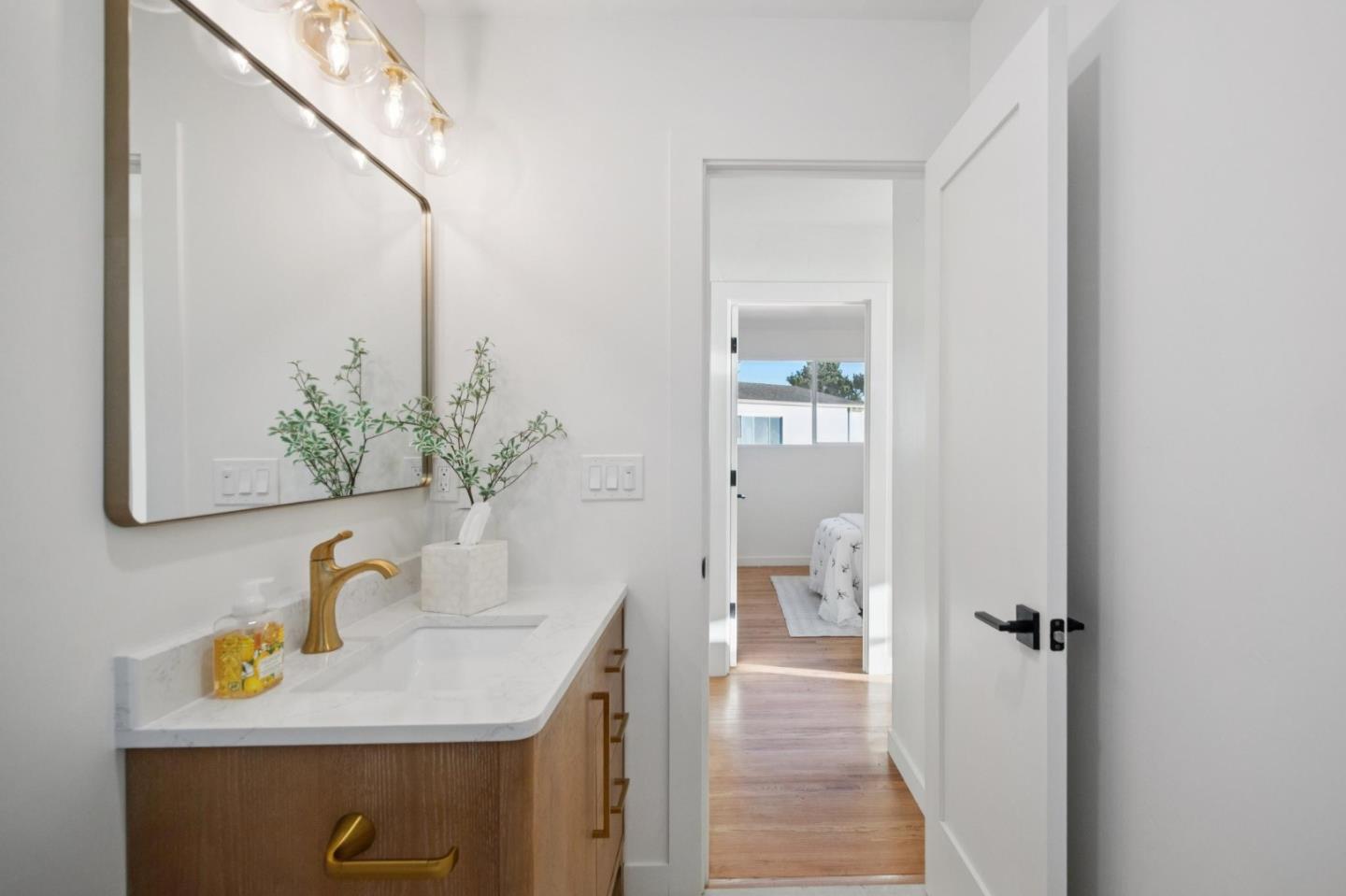 Detail Gallery Image 22 of 34 For 9 Seahaven Ct, Pacifica,  CA 94044 - 5 Beds | 3 Baths