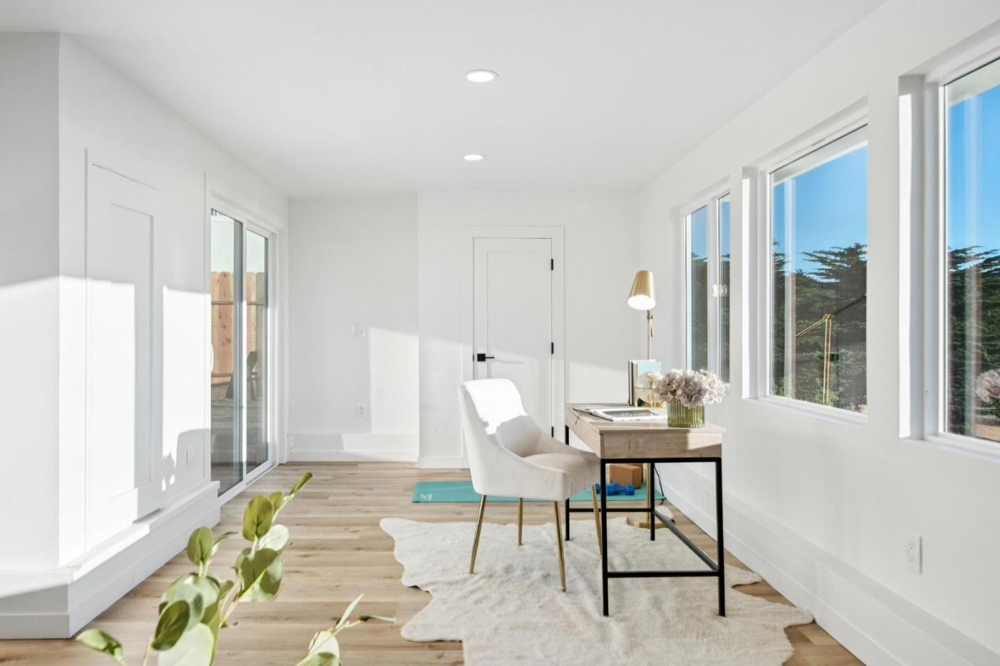 Detail Gallery Image 28 of 34 For 9 Seahaven Ct, Pacifica,  CA 94044 - 5 Beds | 3 Baths