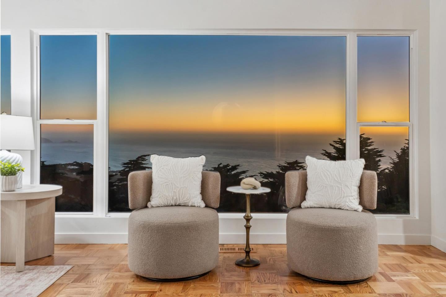 Detail Gallery Image 4 of 34 For 9 Seahaven Ct, Pacifica,  CA 94044 - 5 Beds | 3 Baths