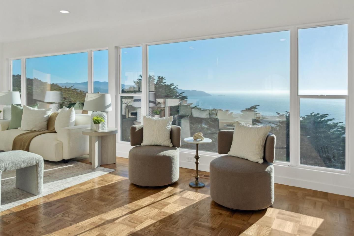 Detail Gallery Image 6 of 34 For 9 Seahaven Ct, Pacifica,  CA 94044 - 5 Beds | 3 Baths