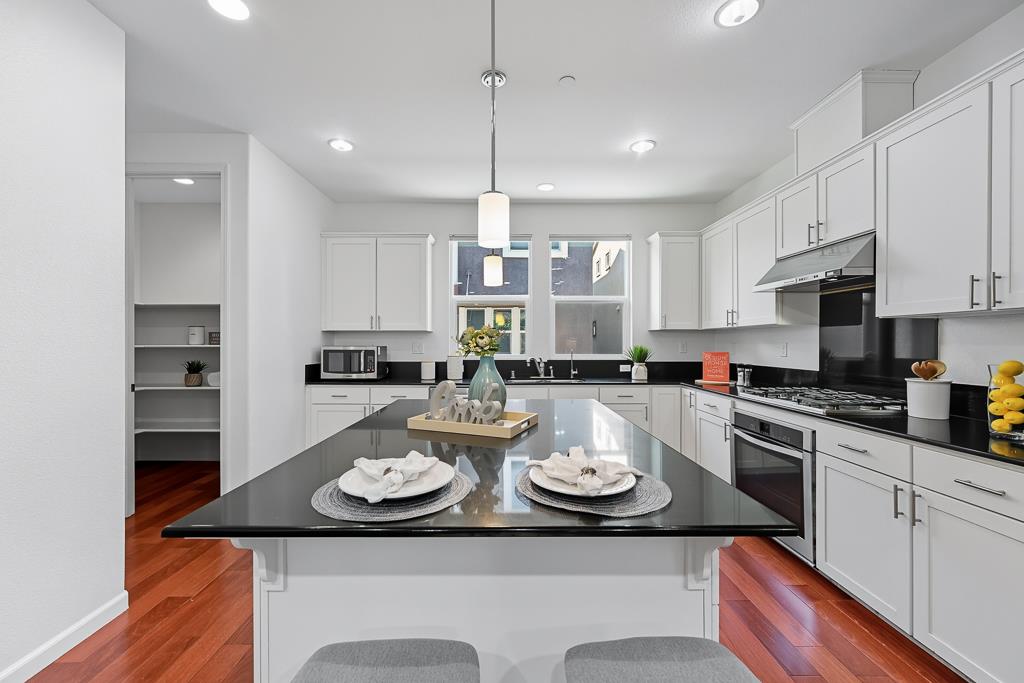 Detail Gallery Image 12 of 69 For 1538 Neleigh Pl, San Jose,  CA 95131 - 3 Beds | 2/1 Baths