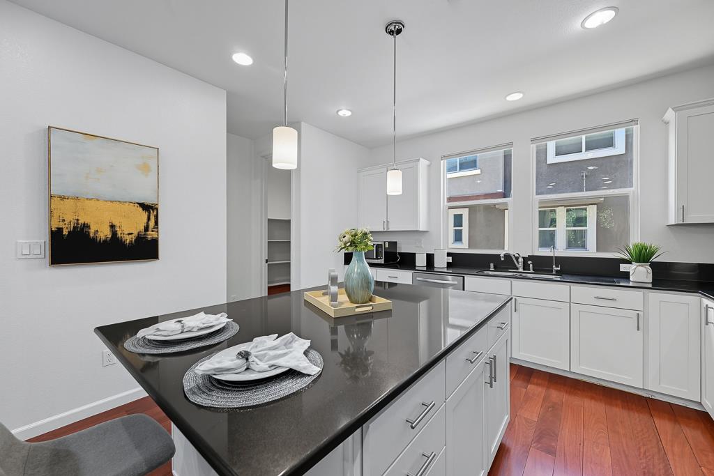 Detail Gallery Image 13 of 69 For 1538 Neleigh Pl, San Jose,  CA 95131 - 3 Beds | 2/1 Baths