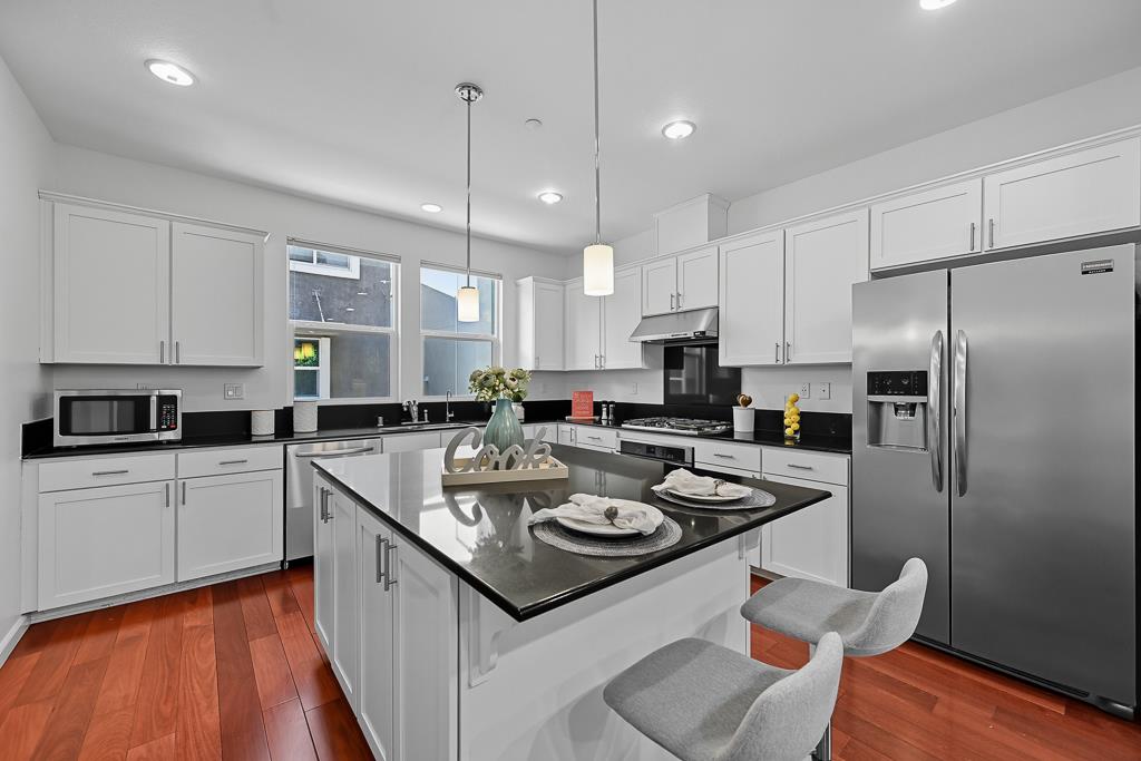 Detail Gallery Image 14 of 69 For 1538 Neleigh Pl, San Jose,  CA 95131 - 3 Beds | 2/1 Baths