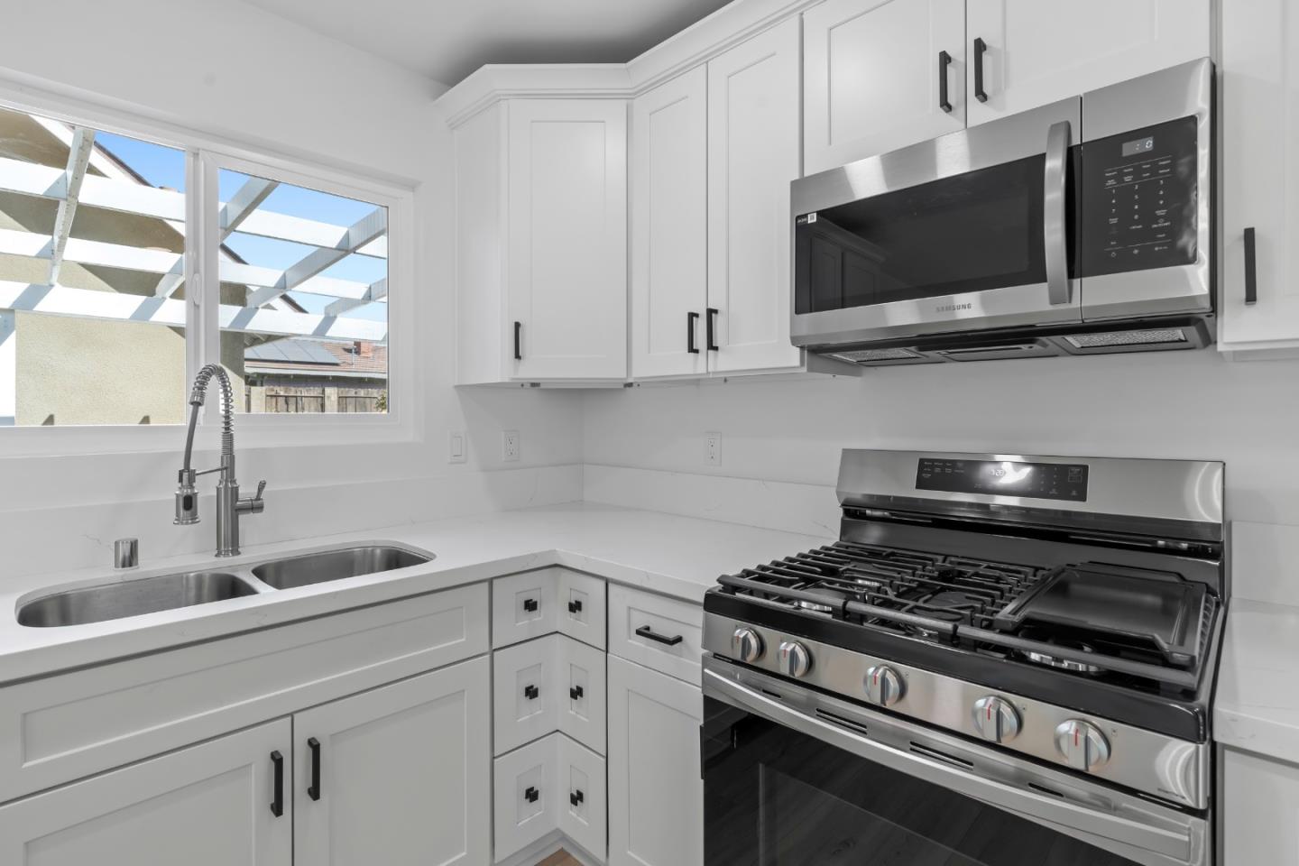 Detail Gallery Image 16 of 37 For 3221 Colgate Ln, Bakersfield,  CA 93306 - 4 Beds | 2 Baths