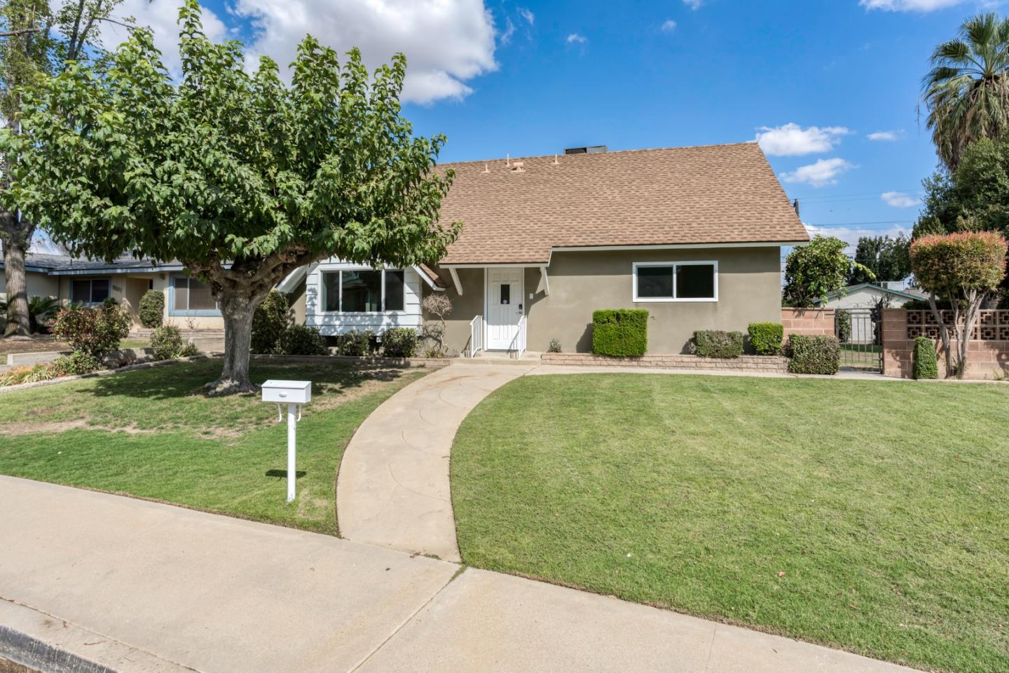Detail Gallery Image 3 of 37 For 3221 Colgate Ln, Bakersfield,  CA 93306 - 4 Beds | 2 Baths