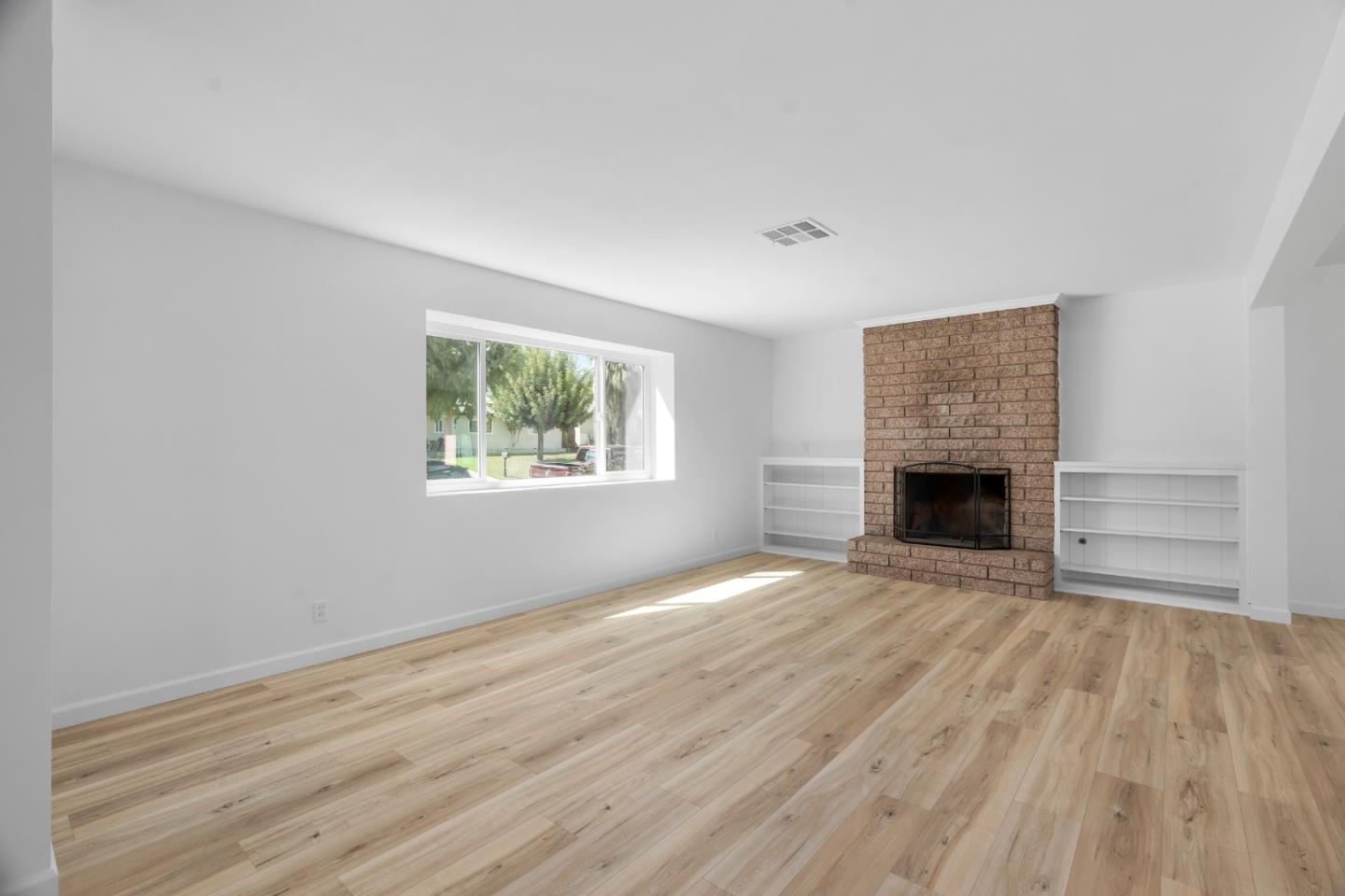 Detail Gallery Image 6 of 37 For 3221 Colgate Ln, Bakersfield,  CA 93306 - 4 Beds | 2 Baths